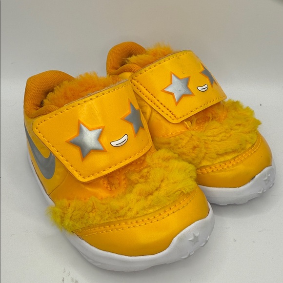 Nike Gofast Go Fast Yellow Toddler Shoes Size 4 with Star Accents Faux Fur - Picture 1 of 11